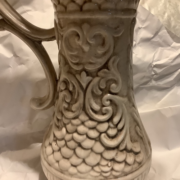 Vintage ornate Italian Capodimonte style Rose sculpted pitcher vase 14” high - Picture 5 of 13